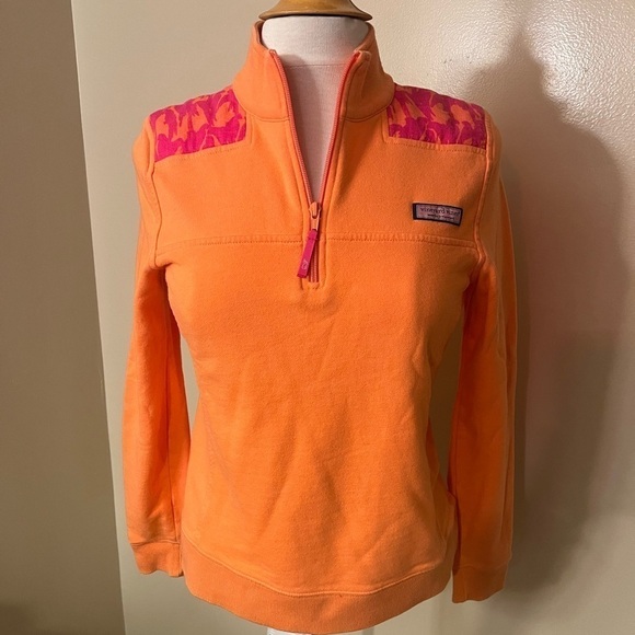 Vineyard Vines 1/4 Zip Pink Parrot Sweatshirt Sz S EUC - Picture 1 of 7